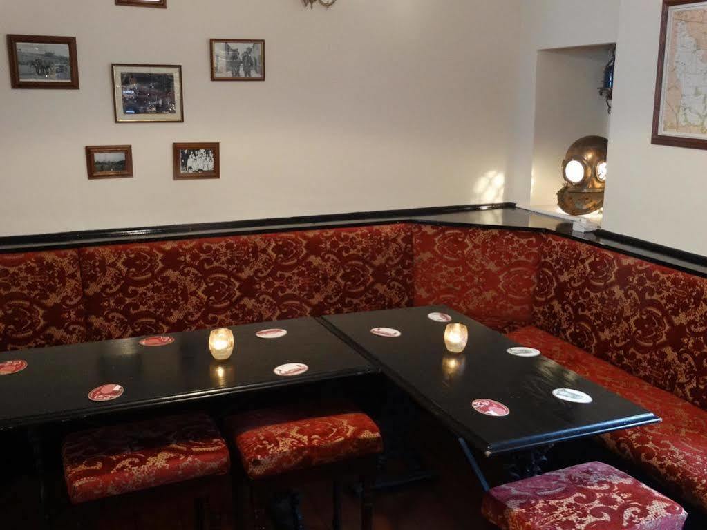 The Red Lion Hotel Oakford 외부 사진