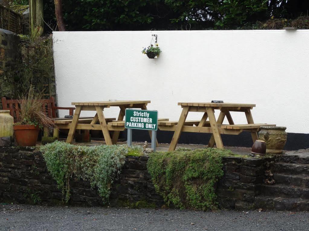 The Red Lion Hotel Oakford 외부 사진