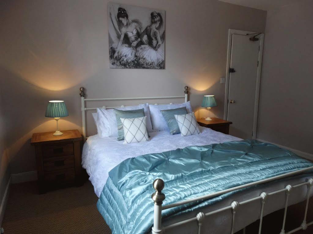 The Red Lion Hotel Oakford 외부 사진